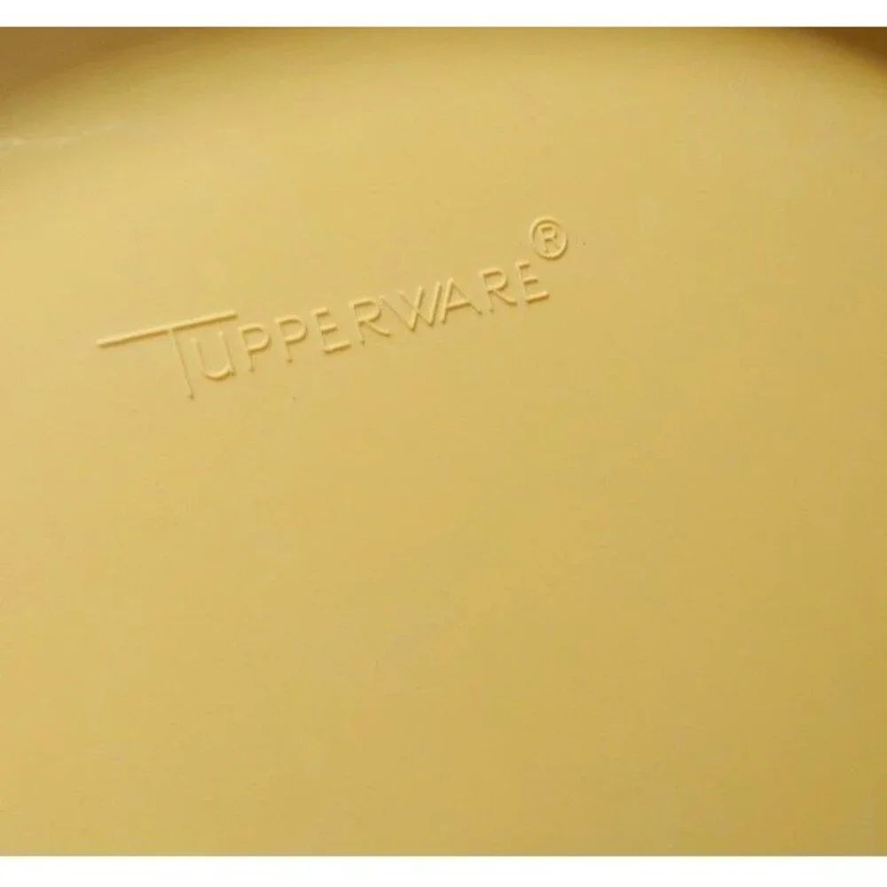 Tupperware Vintage Layer cake Pie Carrier Harvest Gold No Handle EUC